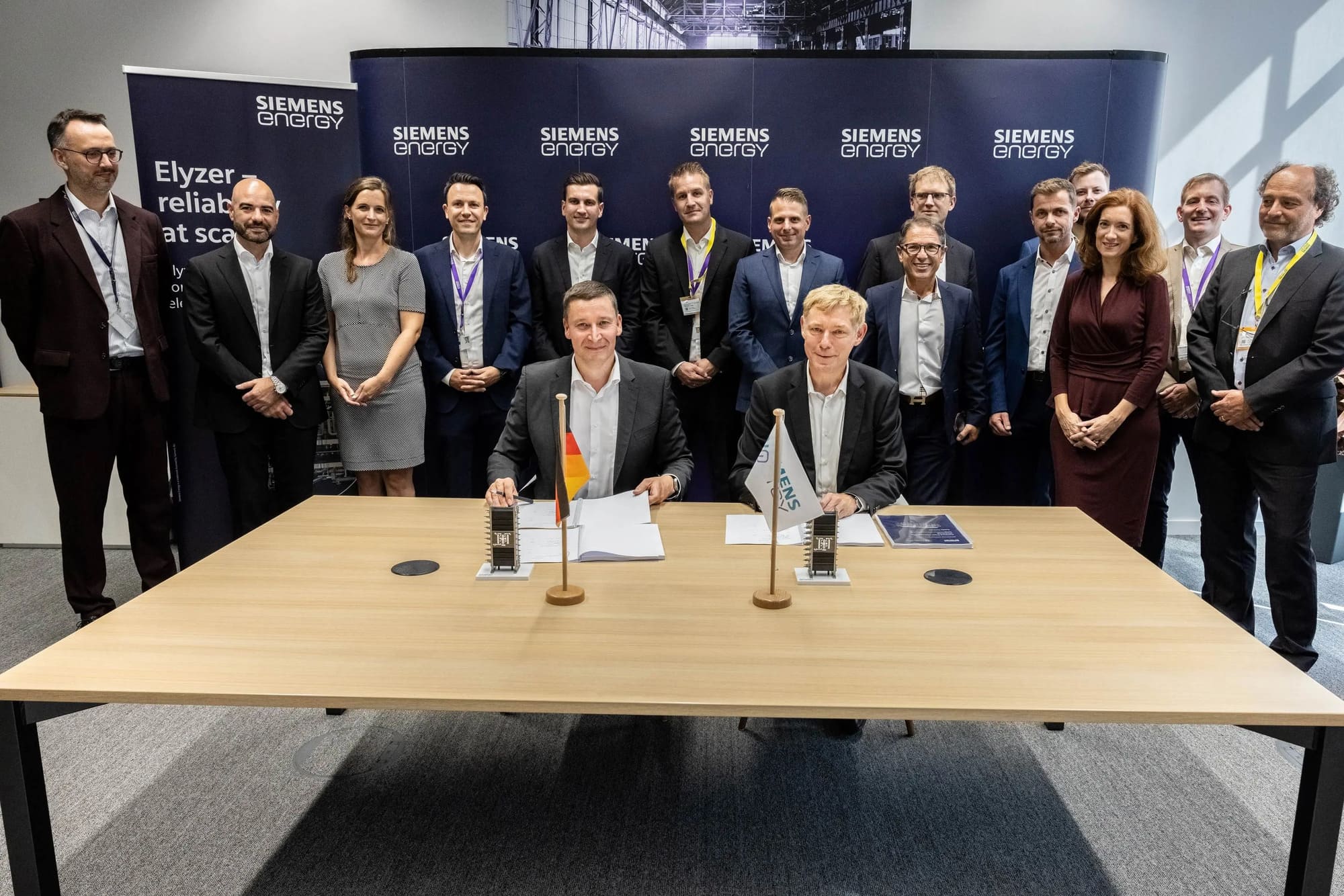 Hamburg Green Hydrogen Hub awards contract for 100 MW electrolyzer to Siemens Energy